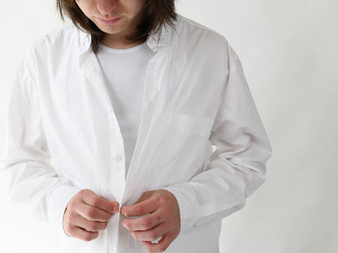 EX-CON WHITE. RELAXED SHIRT.