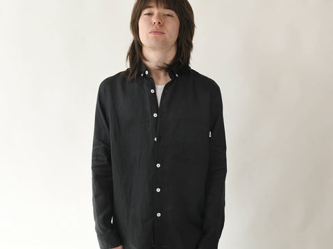 NEWDAY. RELAXED LINEN SHIRT. BLACK.