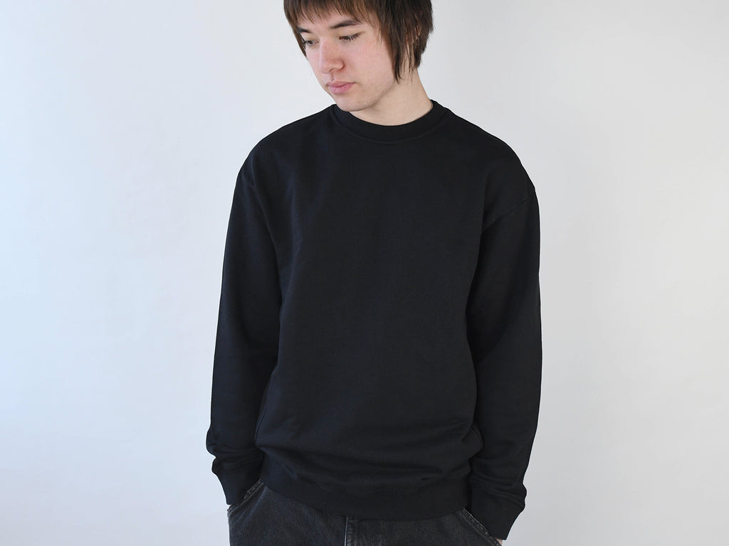 Heavy black sweater hotsell