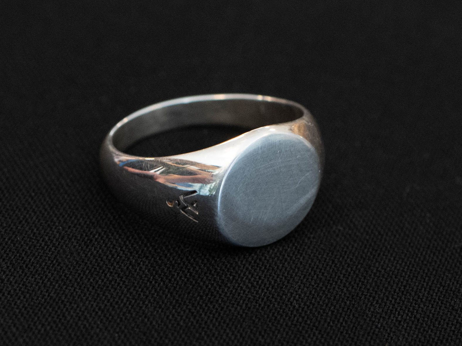 Round Signet Ring. 925 SILVER